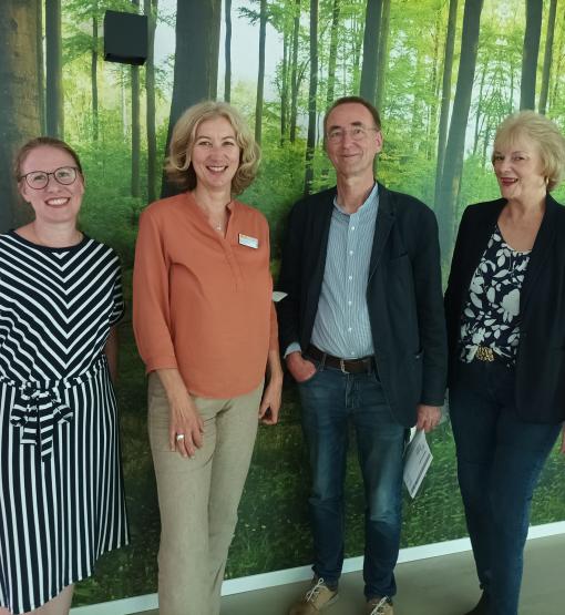 Gehen bei der Qualifizierung Ehrenamtlicher gemeinsame Wege: Hospizleiterin Dagmar Andersen (2.v.li.) mit Nina Holz, Rüdiger Blaschke und Kirstin Baade (v.li.n.re.) vom Hospiz-Förder-Verein Itzehoe. Foto: ASB SH