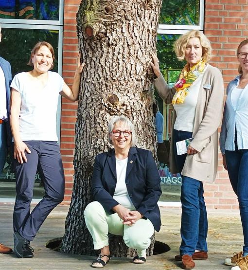 Freuen sich auf die Steinburger Palliativtage: Ralf Hoppe, Bürgermeister von Itzehoe, Anke Hallbauer, Leitende Oberärztin Palliativstation Klinikum Itzehoe, Sibylle Kober,  Zentrale Koordinatorin Palliative-Care-Team, Hospizleiterin Dagmar Andersen und Nina Holz, Koordinatorin Hospiz-Förder-Verein Itzehoe.