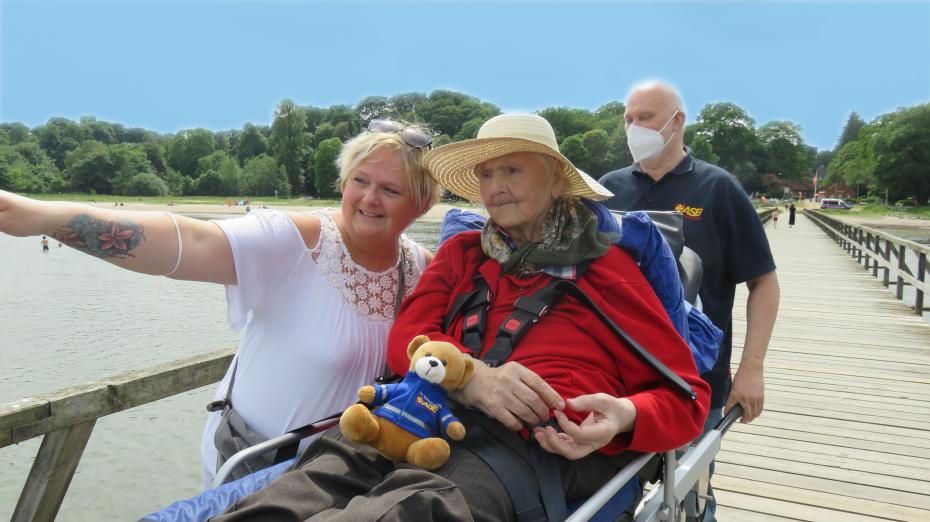 Mit dem Wünschewagen zur Flensburger Förde