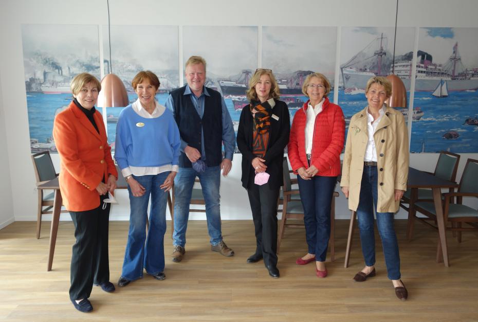 Im Bild (v. li. n. re.) Bärbel Dümcke, Gabriele Haitermann, Axel Schröter, Dagmar Andersen, Helle Kollmann und Benita von Sass-Hasselblatt.