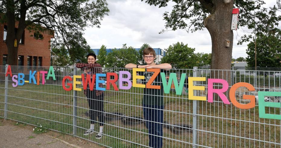 Yasmina Taki und Niels Urban sind "Bufdis" beí den Lübecker Gewerbezwergen.