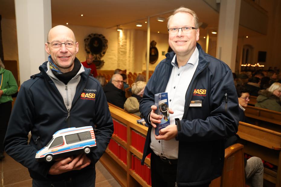 Benefizkonzert Wünschewagen Kai Kulschweski (rechts) und Wolfgang Mainz vom ASB