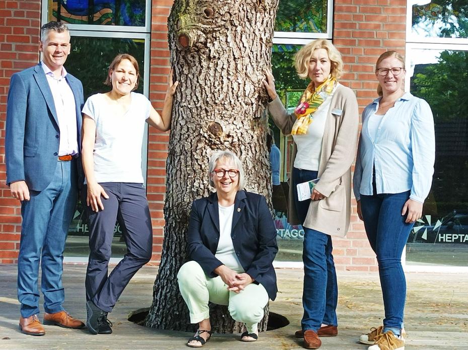 Freuen sich auf die Steinburger Palliativtage: Ralf Hoppe, Bürgermeister von Itzehoe, Anke Hallbauer, Leitende Oberärztin Palliativstation Klinikum Itzehoe, Sibylle Kober, Zentrale Koordinatorin Palliative-Care-Team, Hospizleiterin Dagmar Andersen und Nina Holz, Koordinatorin Hospiz-Förder-Verein Itzehoe.