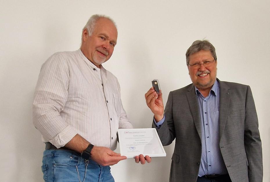 Ehrennadel des PARITÄTISCHEN Ehrennadel des PARITÄTISCHEN