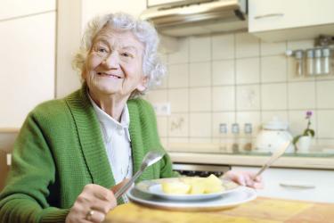 Frische Mahlzeit für Senioren