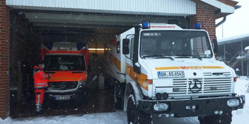 Der Unimog-Krankenwagen vor der Rettungswache Cismar