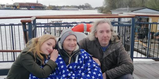 asb_sh_wunschfahrt_tim_zum_hausboot-01.jpg asb_sh_wunschfahrt_tim_zum_hausboot-01.jpg