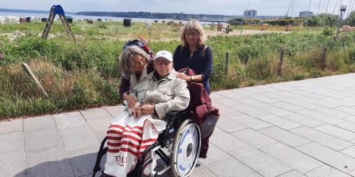 Herr W. und seine Begleitung beim Ausflug an die Ostsee Herr W. und seine Begleitung beim Ausflug an die Ostsee