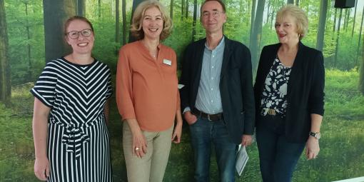 Gehen bei der Qualifizierung Ehrenamtlicher gemeinsame Wege: Hospizleiterin Dagmar Andersen (2.v.li.) mit Nina Holz, Rüdiger Blaschke und Kirstin Baade (v.li.n.re.) vom Hospiz-Förder-Verein Itzehoe. Foto: ASB SH