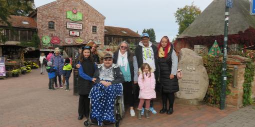 Thorsten im Kreis seiner Familie Thorsten im Kreis seiner Familie