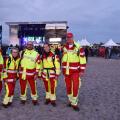 Eine Gruppe von ASB-Sanitäter*innen bei Stars at the Beach